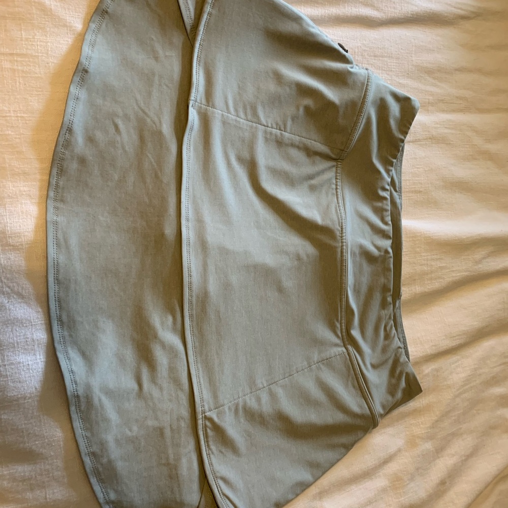 Woman’s size L golf skirt. Built in shorts. Gray. Great condition. Brand is FJ.